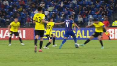 1650196960988085890.gif 广州队.gif